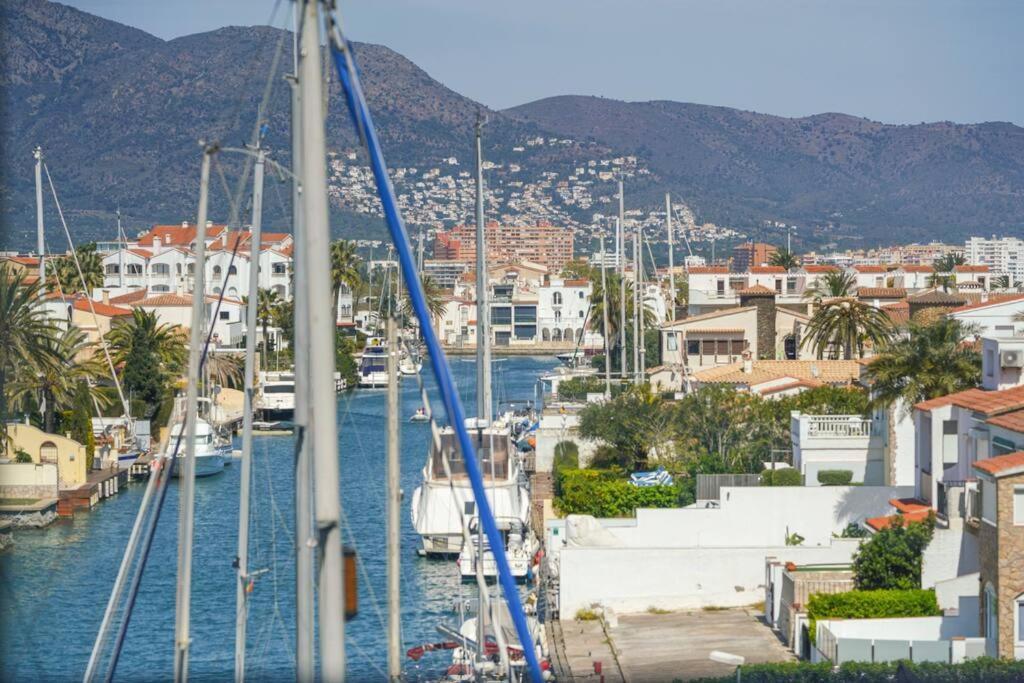 Magnifique Duplex, Vue Mer Et Canal By Welhomy Empuriabrava Exteriér fotografie
